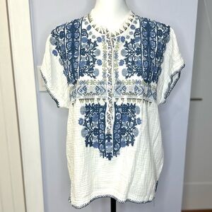 Johnny Was Atanase Blouse, White w/blue Embroidery. 100% Cotton. Size M. EUC!
